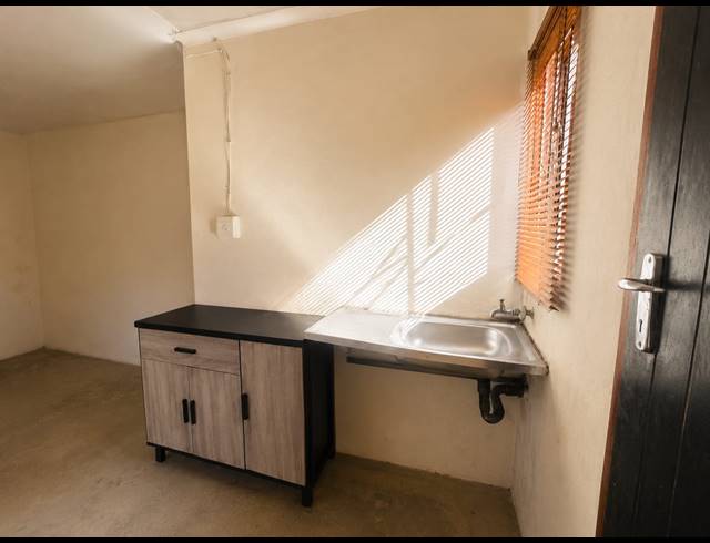 2 BEDROOM HOUSE FOR SALE IN GOLDEN GARDENS